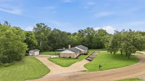906 Standley Road Madisonville TX 77864
