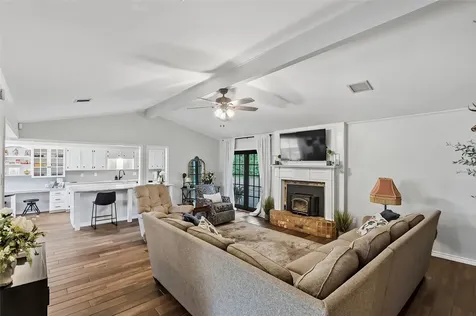 906 Standley Road Madisonville TX 77864