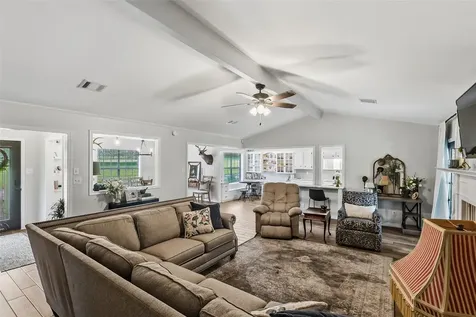 906 Standley Road Madisonville TX 77864