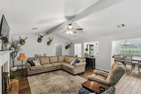 906 Standley Road Madisonville TX 77864