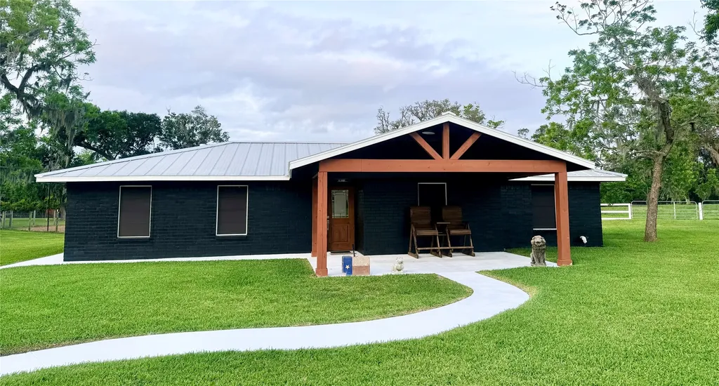 4238 County Road 507 Brazoria TX 77422