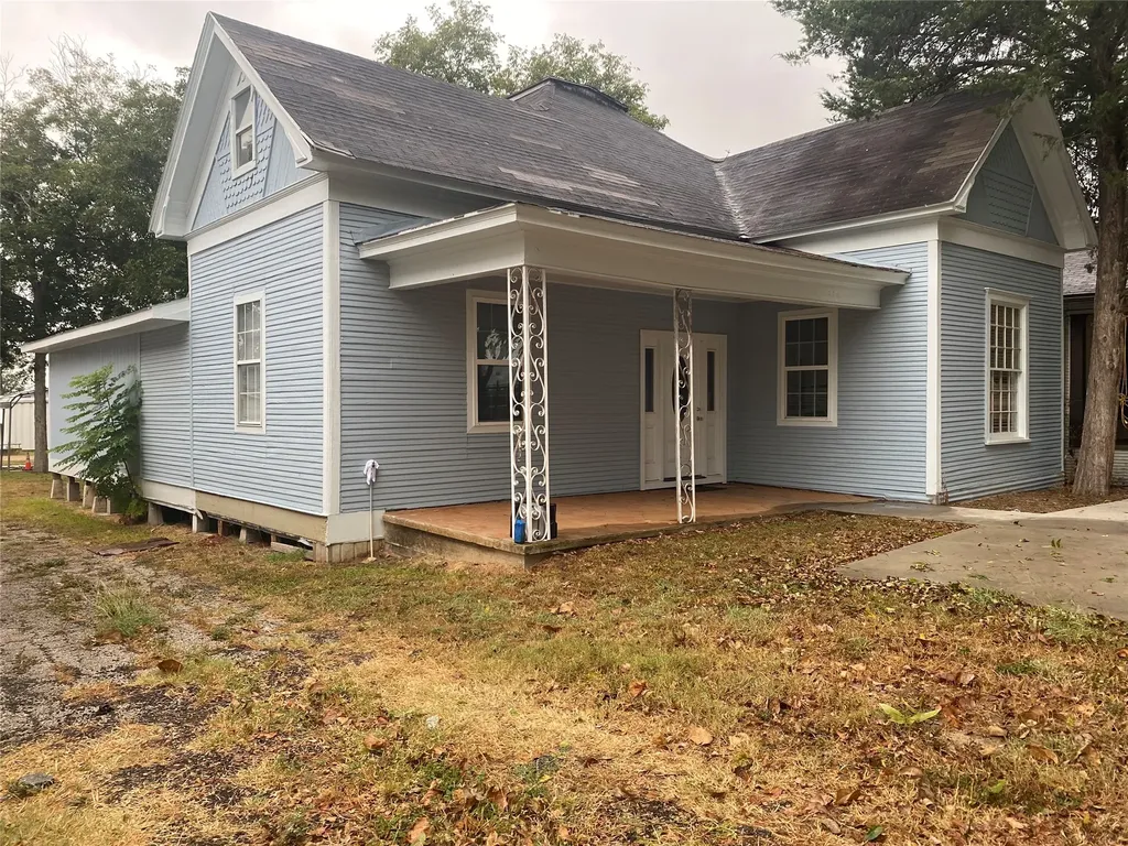 308 Price Street Yoakum TX 77995