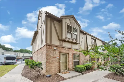 14703 Barryknoll Lane 23 Houston TX 77079