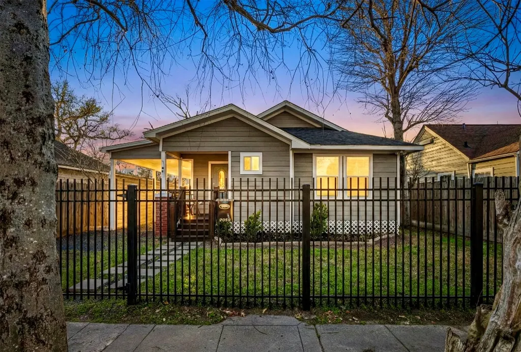 1405 Walton Street Houston TX 77009