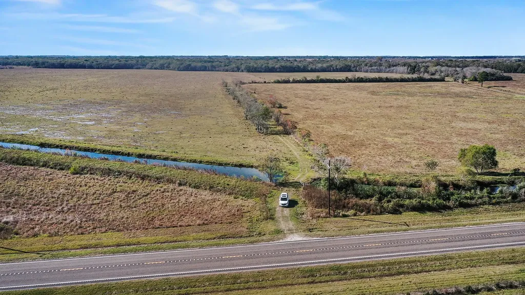 0012 Fm 562 Anahuac TX 77514