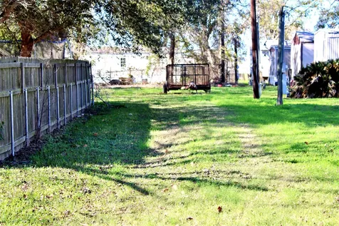 628 Austin Street Columbus TX 78934