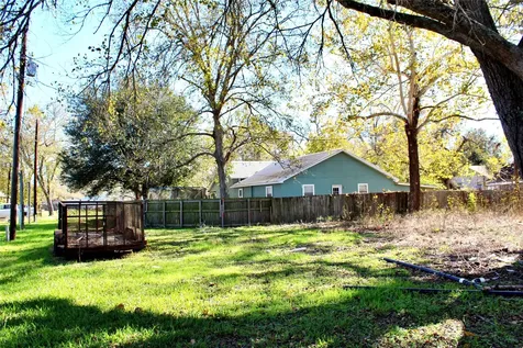 628 Austin Street Columbus TX 78934