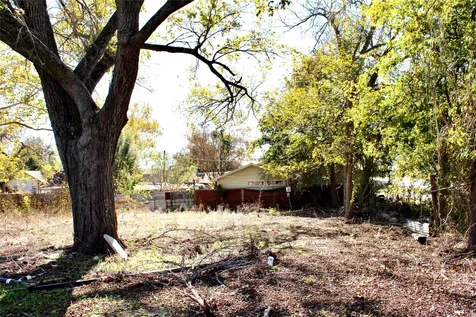 628 Austin Street Columbus TX 78934