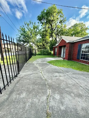1919 Gregg Street Houston TX 77020