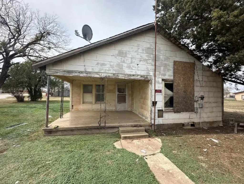 301 N Bois D Arc Street Holliday TX 76366