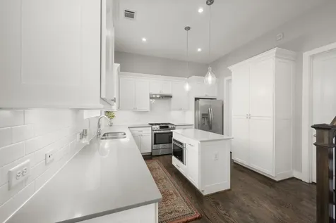 1041 W 17th Street Houston TX 77008