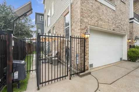 1041 W 17th Street Houston TX 77008
