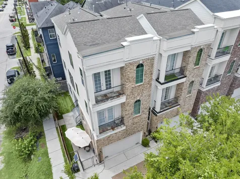 1041 W 17th Street Houston TX 77008