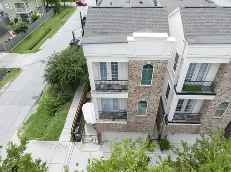 1041 W 17th Street Houston TX 77008