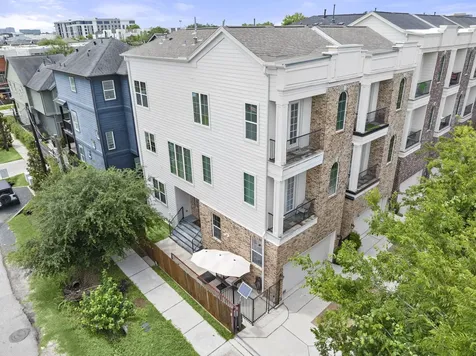 1041 W 17th Street Houston TX 77008