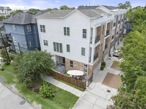 1041 W 17th Street Houston TX 77008