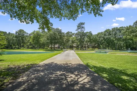 1007 Hunters Creek Way Hockley TX 77447