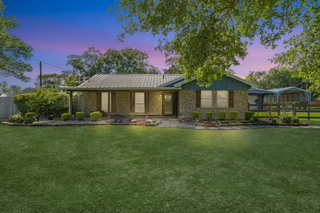 406 County Road 612 Dayton TX 77535
