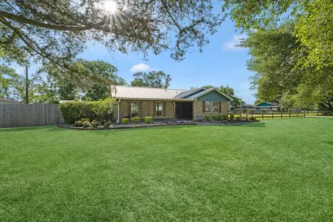 406 County Road 612 Dayton TX 77535