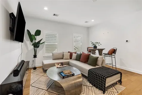 802 Aurora Street Houston TX 77009