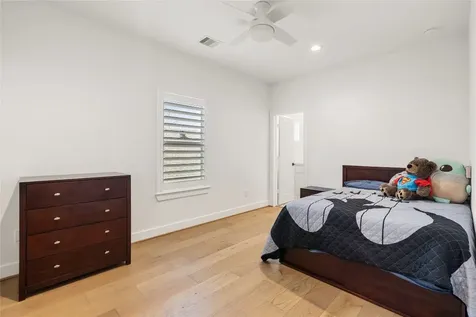 802 Aurora Street Houston TX 77009