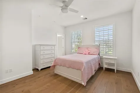802 Aurora Street Houston TX 77009