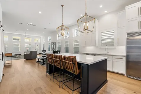 802 Aurora Street Houston TX 77009