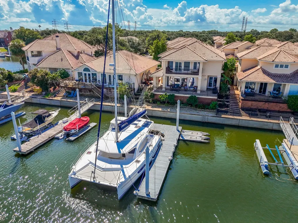 313 Harborside Circle Kemah TX 77565