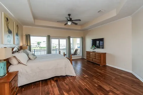 313 Harborside Circle Kemah TX 77565