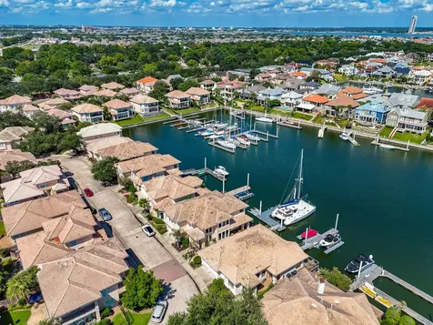 313 Harborside Circle Kemah TX 77565
