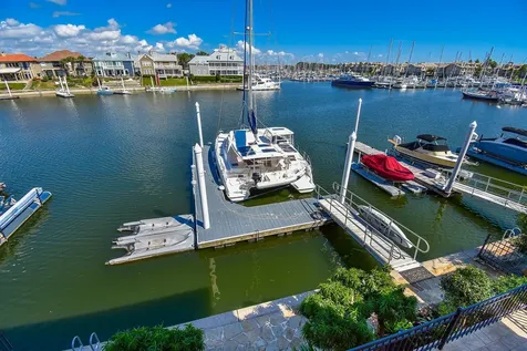 313 Harborside Circle Kemah TX 77565