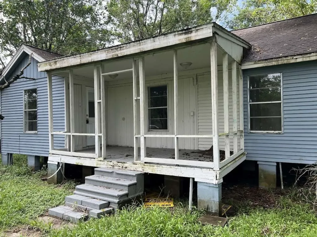 1414 Avenue K Danbury TX 77534