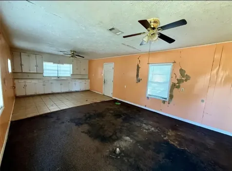 811 S Fenner Avenue Cleveland TX 77327