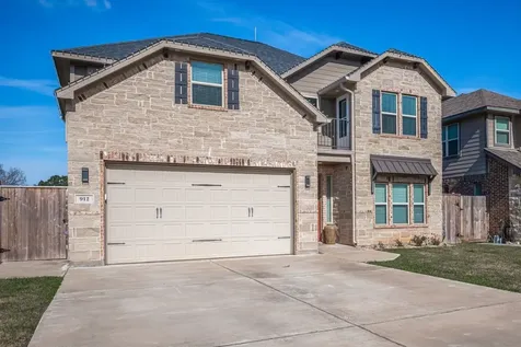 912 Roberts Street East Bernard TX 77435