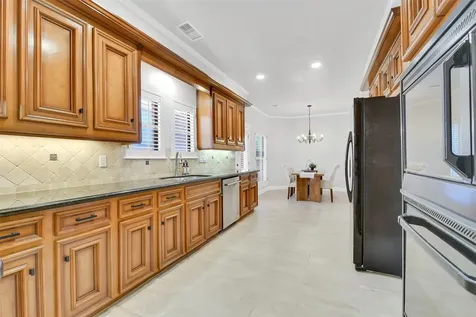 202 Victoria Way Friendswood TX 77546