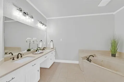 202 Victoria Way Friendswood TX 77546