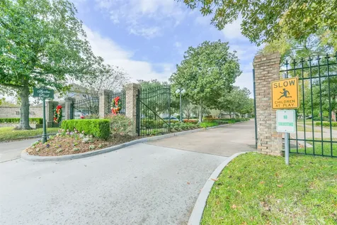 202 Victoria Way Friendswood TX 77546