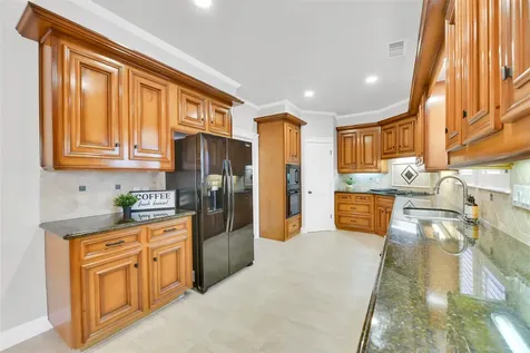 202 Victoria Way Friendswood TX 77546