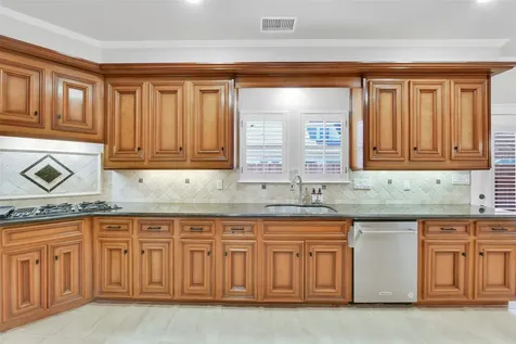 202 Victoria Way Friendswood TX 77546