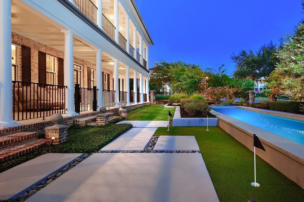 30 East Bay Boulevard The Woodlands TX 77380