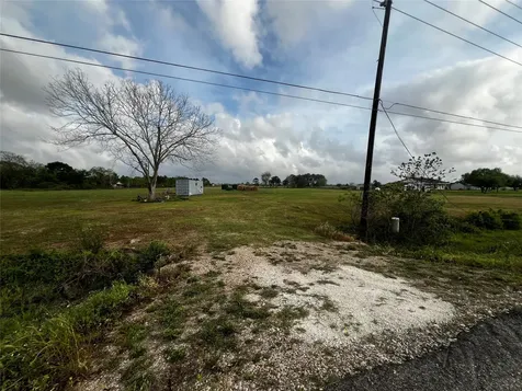9715 County Road 171 Liverpool TX 77577