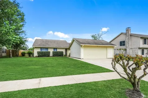 248 E Castle Harbour Drive Friendswood TX 77546