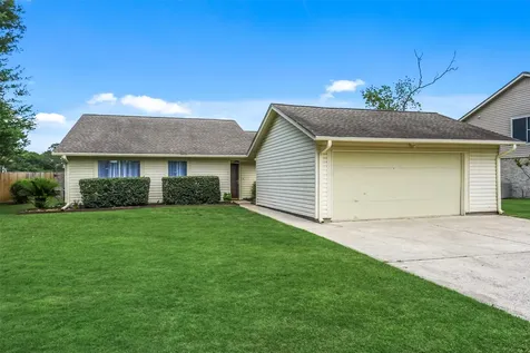 248 E Castle Harbour Drive Friendswood TX 77546