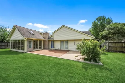 248 E Castle Harbour Drive Friendswood TX 77546