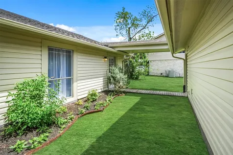 248 E Castle Harbour Drive Friendswood TX 77546
