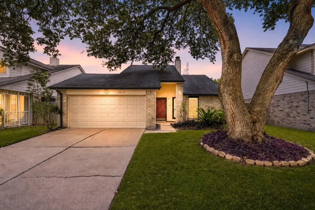 2019 Creek Valley Lane Sugar Land TX 77478