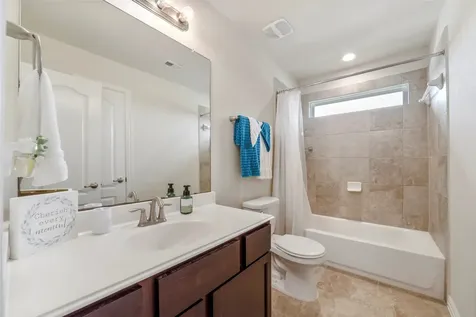 9815 Shimmering Lakes Drive Rosharon TX 77583