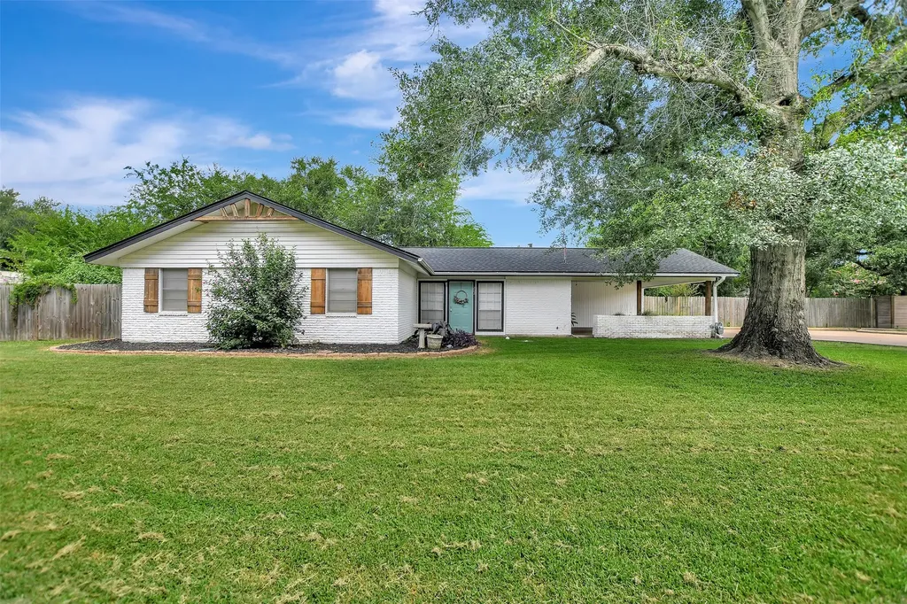 202 W Limit Street Madisonville TX 77864