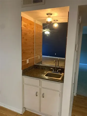 1100 Augusta Drive 18 Houston TX 77057