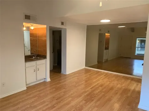 1100 Augusta Drive 18 Houston TX 77057